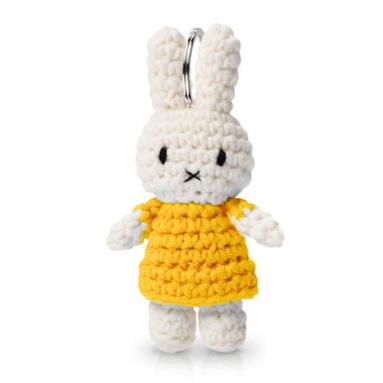 Here are a few descriptive alt tags for the image, focusing on different aspects:
**Option 1 (Focus on character and material):**
> Crocheted Miffy rabbit keychain, white and yellow.
**Option 2 (More detail):**
> Stuffed Miffy keychain wearing a yellow dress, crocheted texture.
**Option 3 (Simple and direct):**
> Miffy rabbit plush keychain.