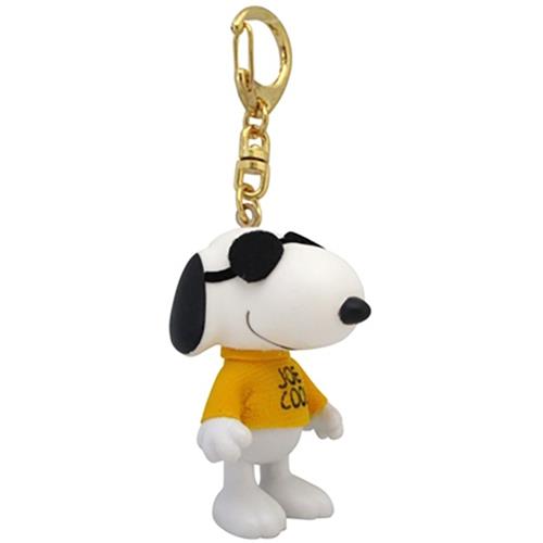 Snoopy keychain with sunglasses and yellow shirt.