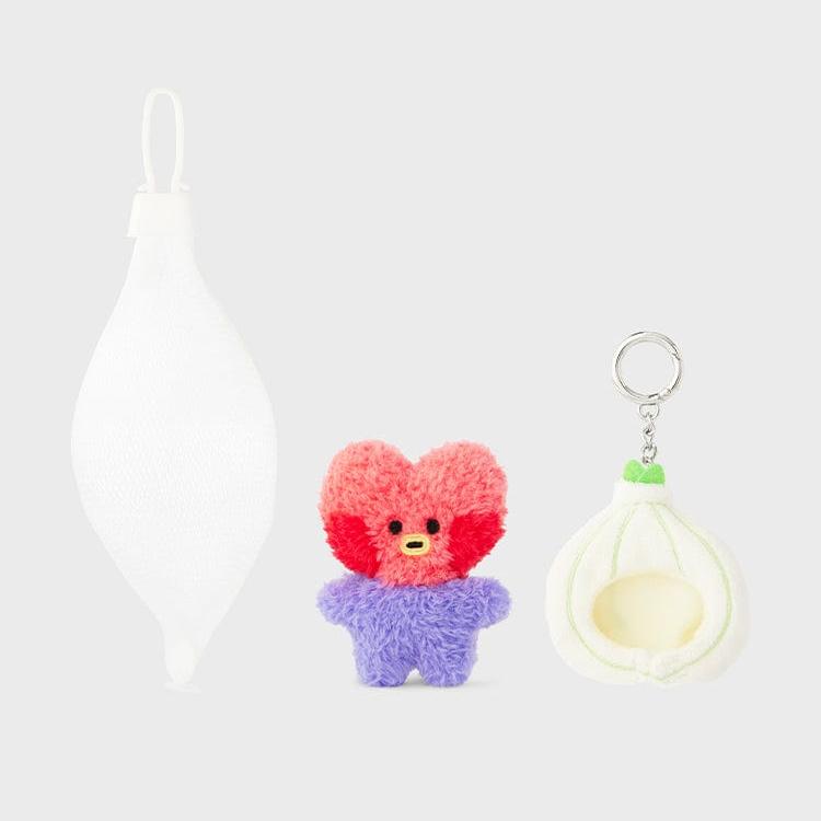 Plush toys including a heart-shaped character, a net-shaped pouch, and an onion-shaped keychain.