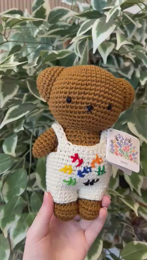 This video has no audio or on-screen text. It shows the product in a short clip demonstrating its appearance and key angles. Boris Handmade and his matisse overall