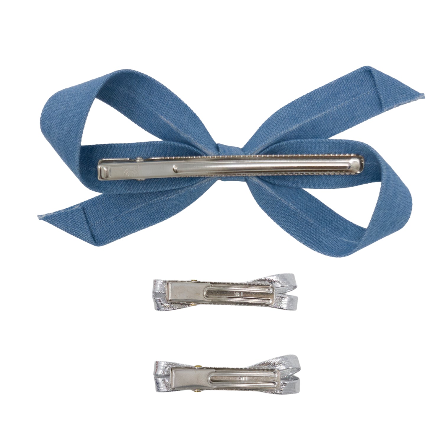 Light denim and silver bow clip set (3pc) with a large denim bow and two small twisted silver clips.
