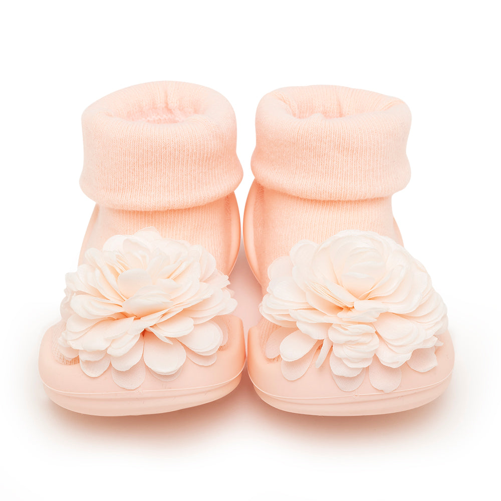 Baby girl peach socks with flower detail.