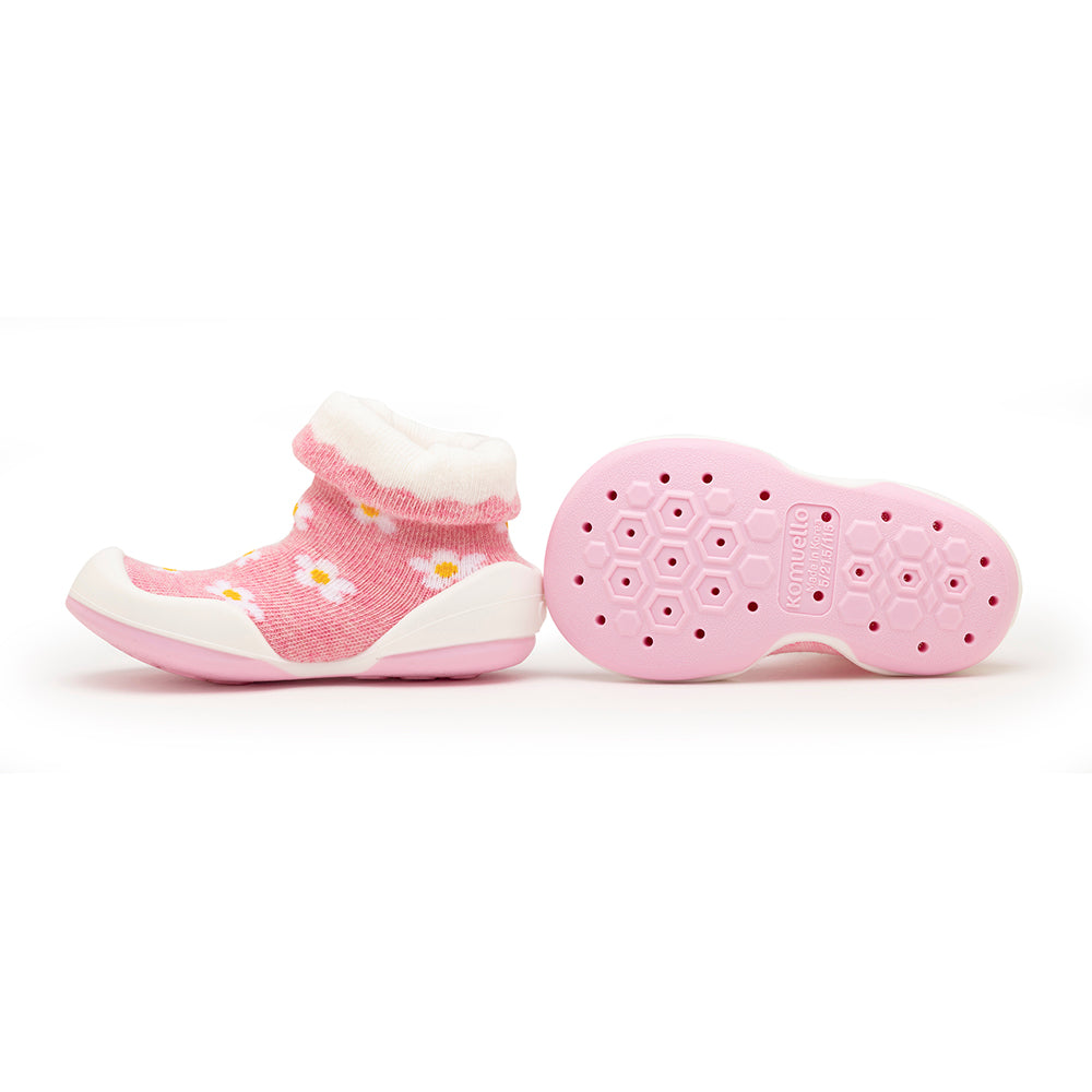 Pink baby sock shoes with white daisies.