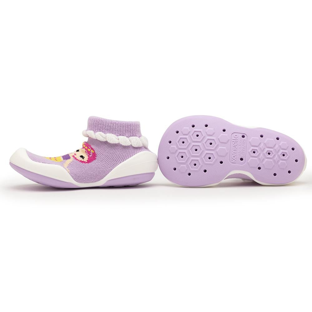 Two lilac baby Komuello shoes, one on its side, the other on its sole.