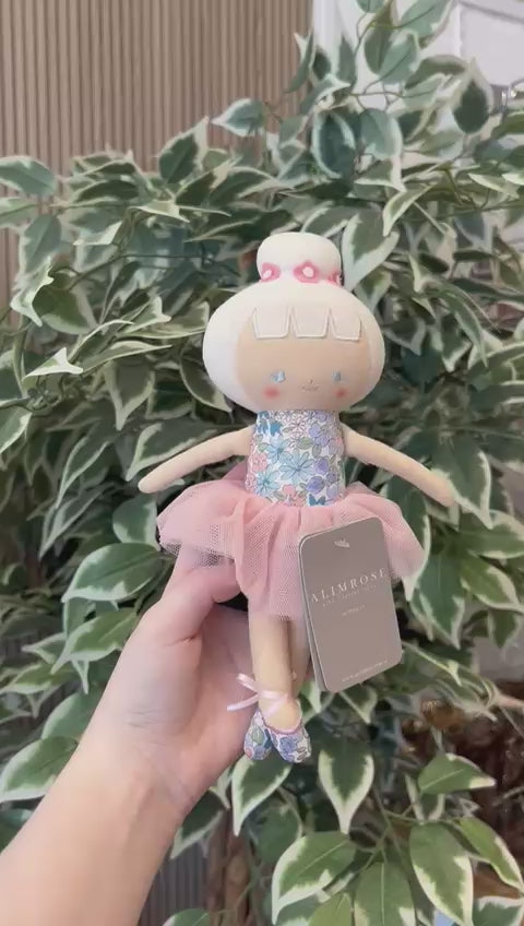 タイニーアンエステル トナー社製 Bitsy Ballerina Alimrose- Baby Ballerina 25cm Liberty Blue – JINI MINI